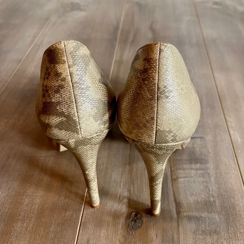 Heart in D Metallic Python Platform Heels - Picture 10 of 13